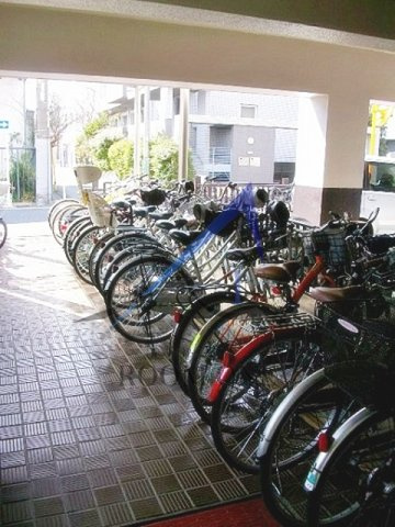ウィスタリア中野のその他共用部分|駐輪場です。