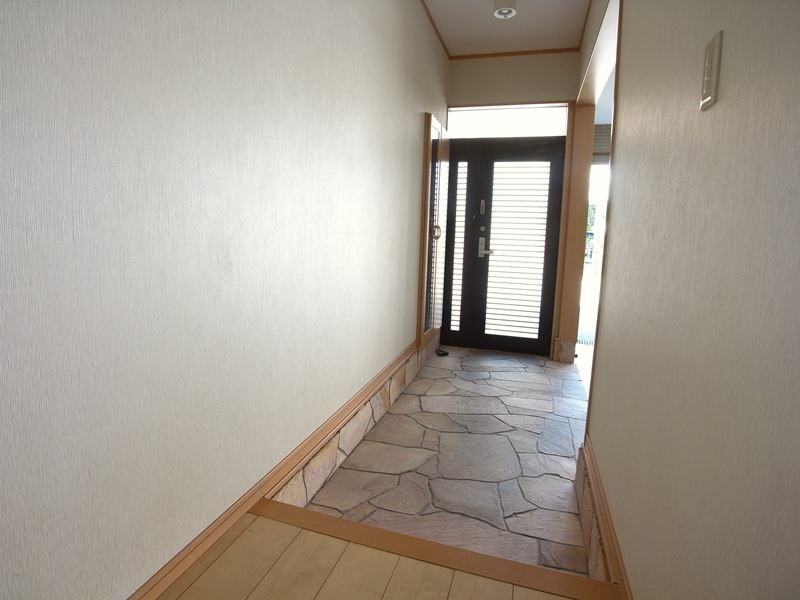 大成町貸家の玄関