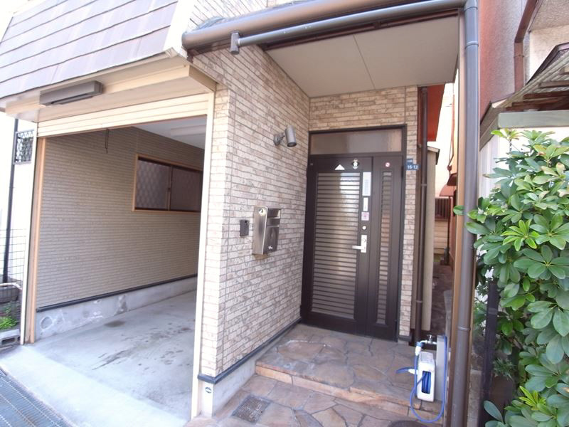 大成町貸家のエントランス
