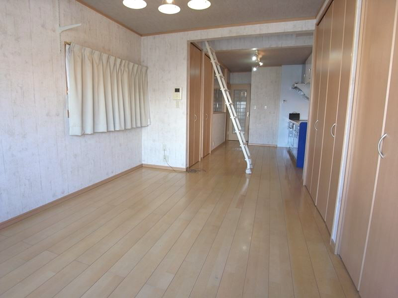 大成町貸家の居間・リビング