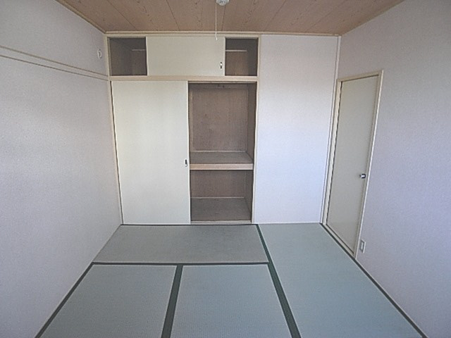 ウイローハイツB棟の収納