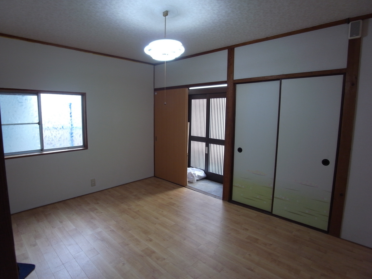 池田南町貸家の洋室