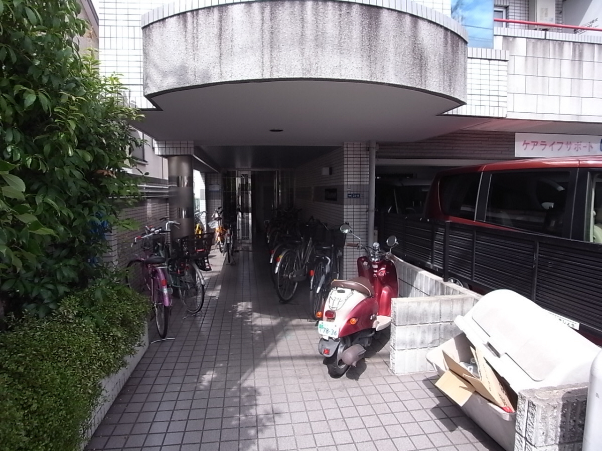 OTYマンションの玄関