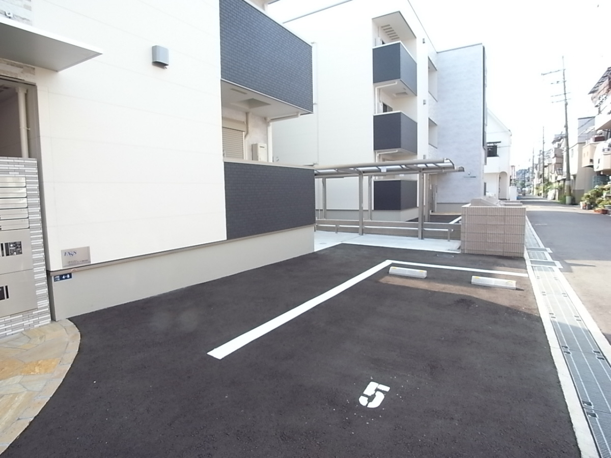 フジパレス上神田Ⅱ番館の駐車場