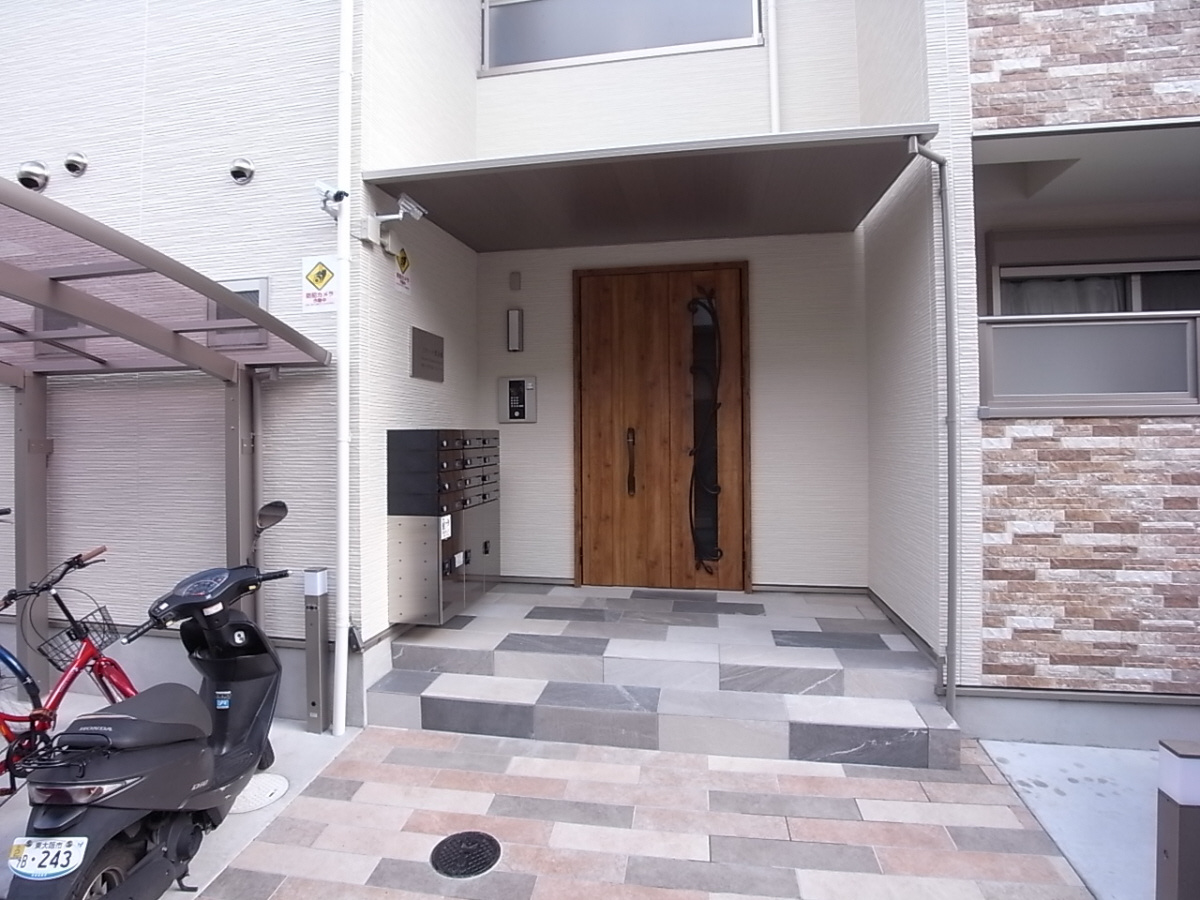 ラモーナ萱島東のエントランス