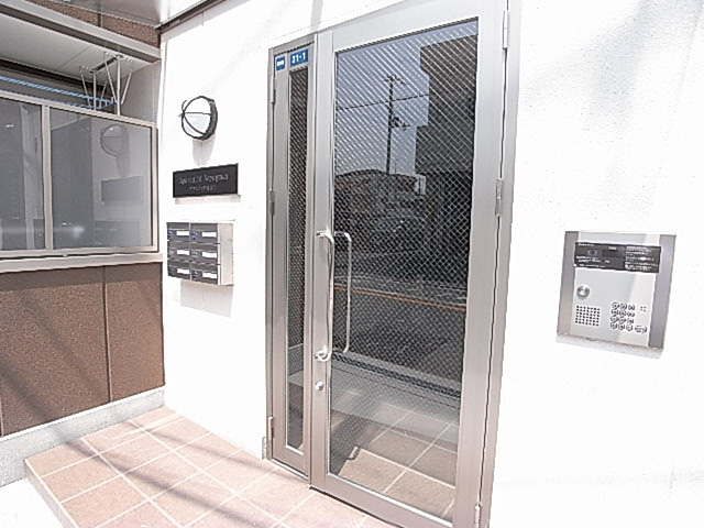 アフロディテ寝屋川のエントランス