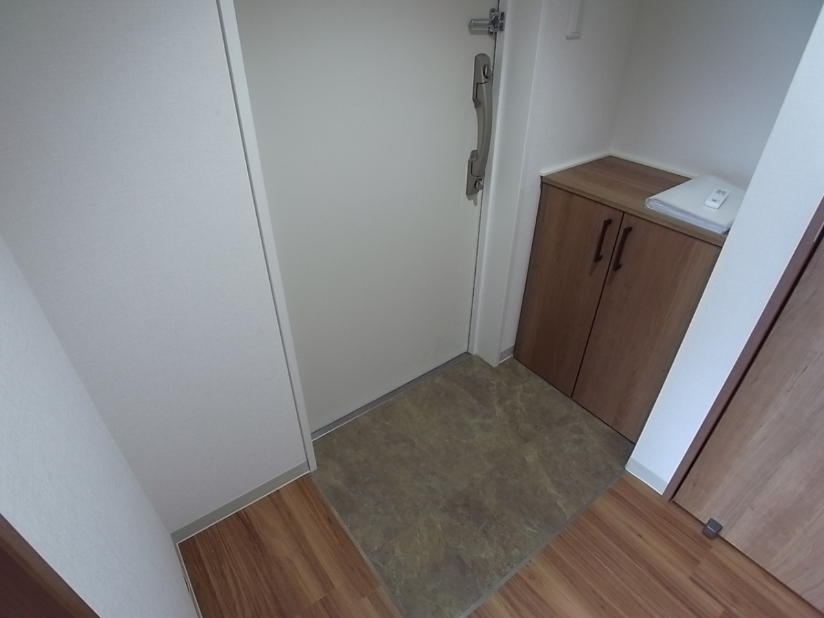 セレコート寝屋川本町の玄関