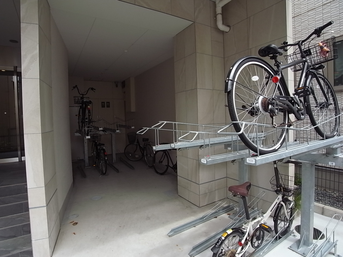 セレコート寝屋川本町の駐車場