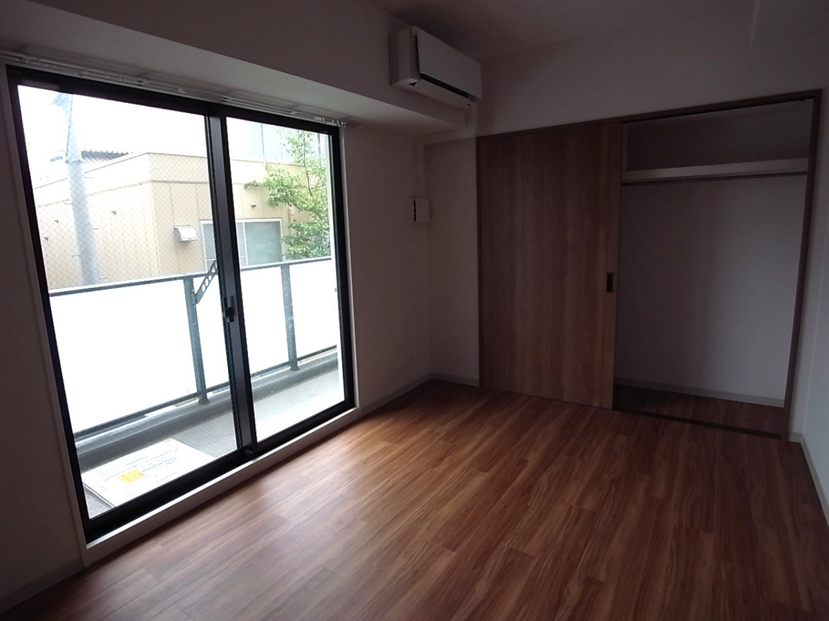 セレコート寝屋川本町の洋室