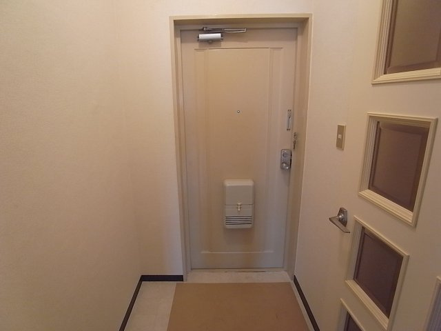 第3八幸マンションの玄関