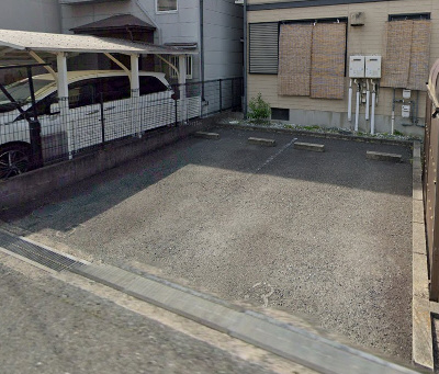 ハイランド栄の駐車場