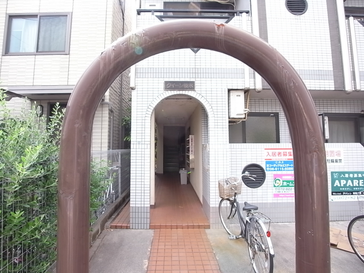 クイーン桜木のエントランス