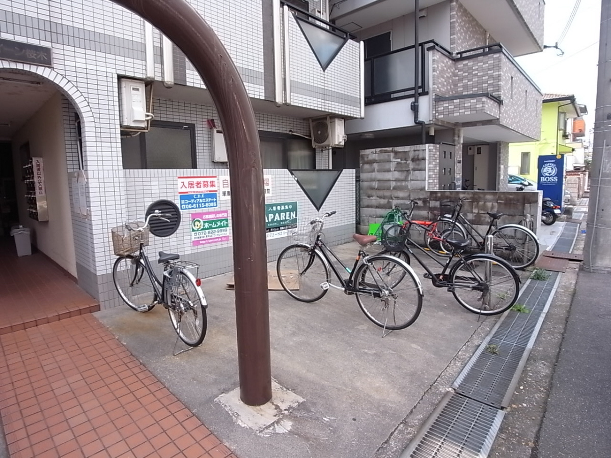 クイーン桜木の駐車場