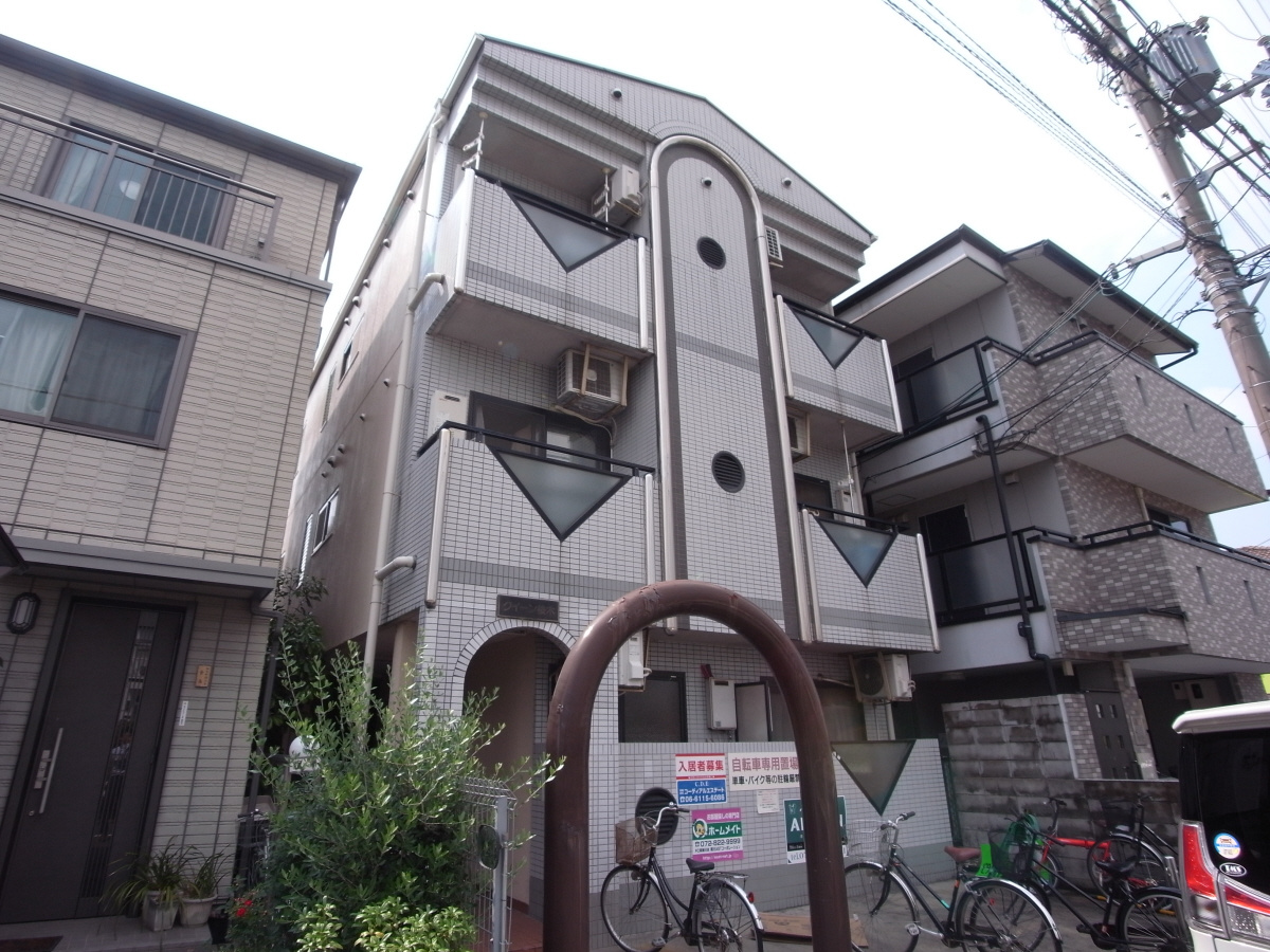 クイーン桜木の外観