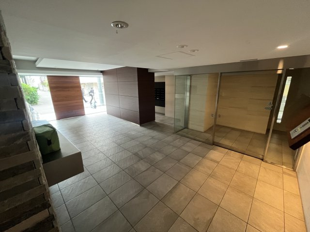 【エントランス】ガリシア新宿都庁前 
