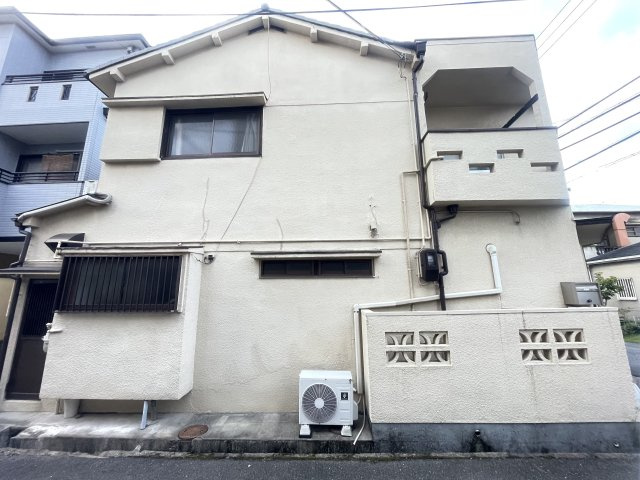 寝屋川市萱島桜園町の店舗の外観