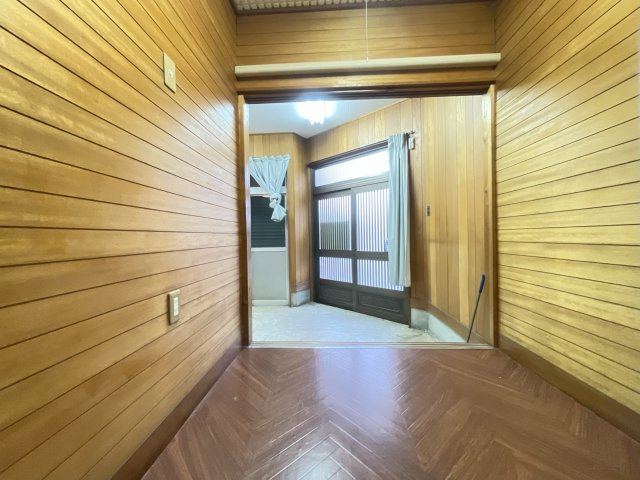 寝屋川市萱島桜園町の店舗の居間・リビング