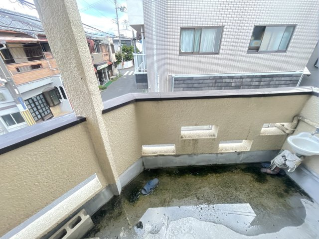 寝屋川市萱島桜園町の店舗のバルコニー