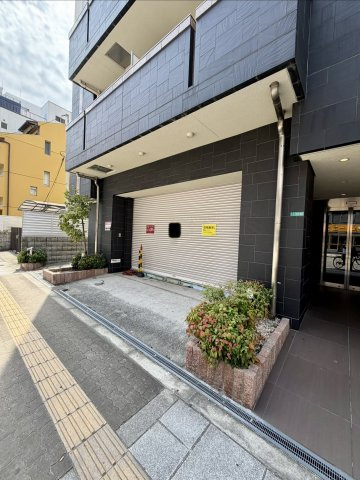 大阪市浪速区元町３丁目の店舗事務所のエントランス