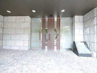 ガーラ横濱南のエントランス