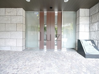 ガーラ横濱南のエントランス