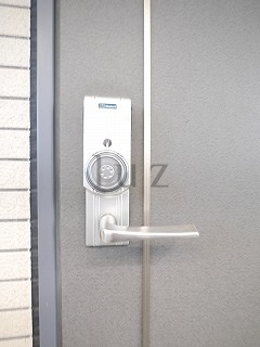 ガーラ横濱南の玄関
