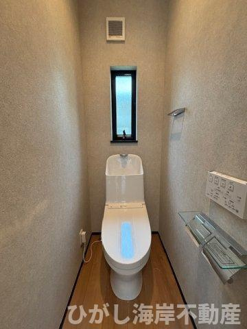 鎌倉市笛田5丁目　中古戸建のトイレ|洗浄機能付きお手洗い