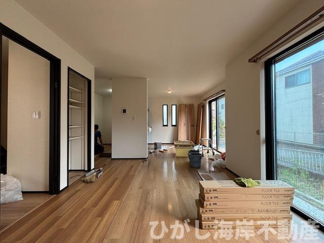 鎌倉市笛田5丁目　中古戸建の居間・リビング|9月17日撮影　LDK