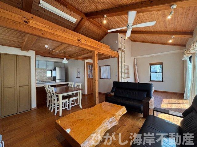 茅ヶ崎市浜須賀　中古戸建の居間・リビング