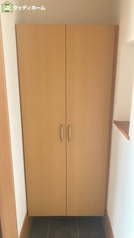 越谷市南荻島　中古一戸建ての玄関