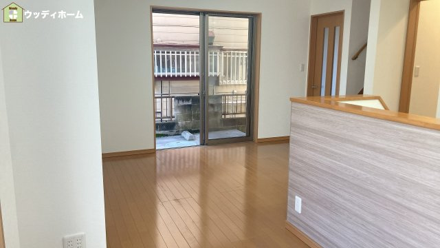 越谷市南荻島　中古一戸建ての居間・リビング