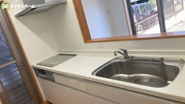 越谷市南荻島　中古一戸建てのキッチン