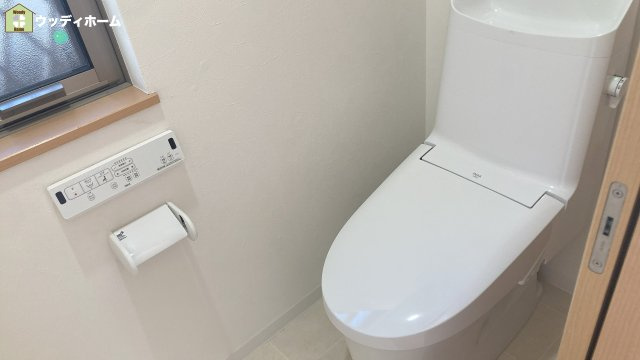 越谷市南荻島　中古一戸建てのトイレ