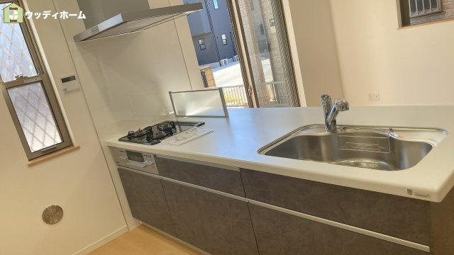 越谷市南荻島　中古一戸建てのキッチン