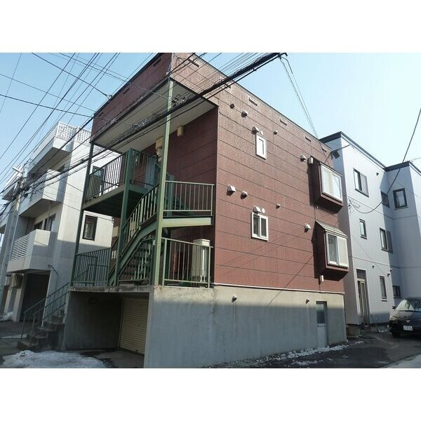札幌市豊平区平岸四条９丁目のアパート