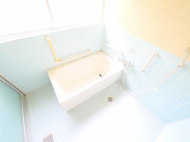 奈良県奈良市七条１丁目　戸建の浴室|ゆったり過ごせるお風呂です