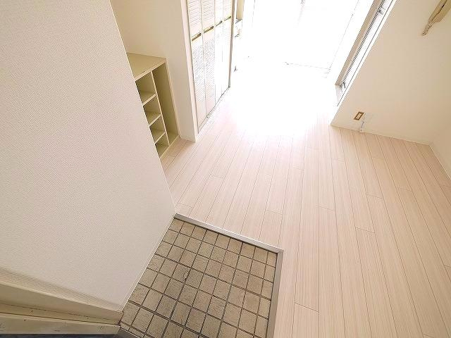 シティパレス21学園前の玄関|明るい玄関です