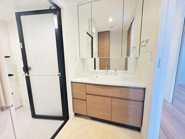 富士市中心部で叶える、上質マンションライフ｜オブリージュ富士プレミアレジデンスの独立洗面台