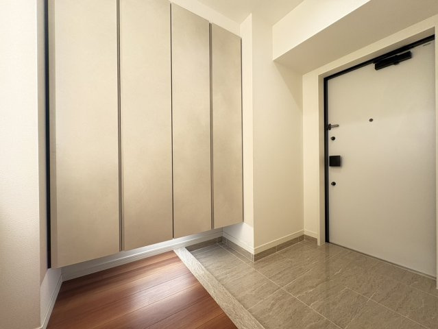 富士市中心部で叶える、上質マンションライフ｜オブリージュ富士プレミアレジデンスの玄関