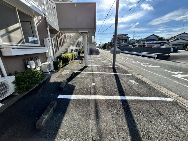 サニーライフの駐車場