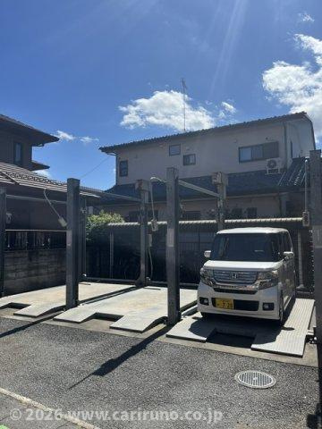 リファイン山加の駐車場