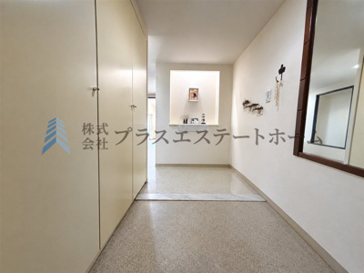 【玄関】 | ポートピアプラザB棟 | 人を迎え入れる最初の場所だからこそ清潔感があり纏まった空間に♪画像は調度品を消去する加工をしています