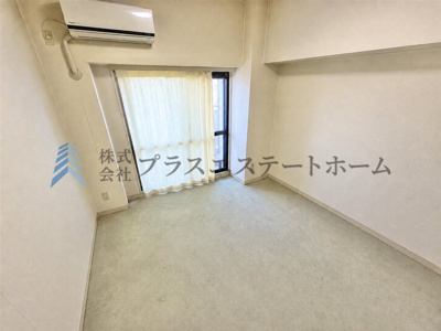 【洋室】 | ポートピアプラザB棟 | シンプルな洋室でお部屋のコーディネートが楽しめます♪※画像は家具・調度品を消去する加工を施しています