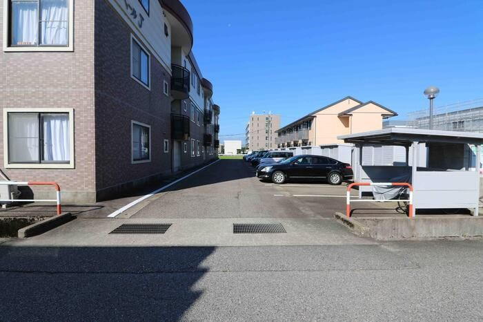 ヴィべールＪの駐車場