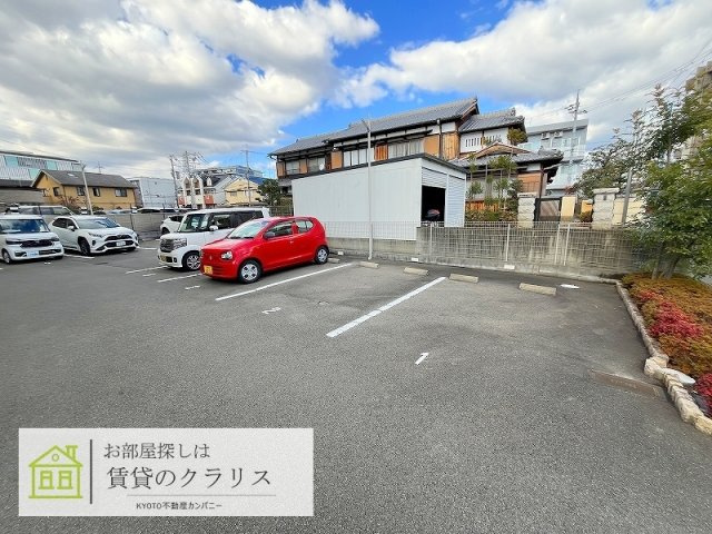 Brillant京（ブリリアント京）の駐車場