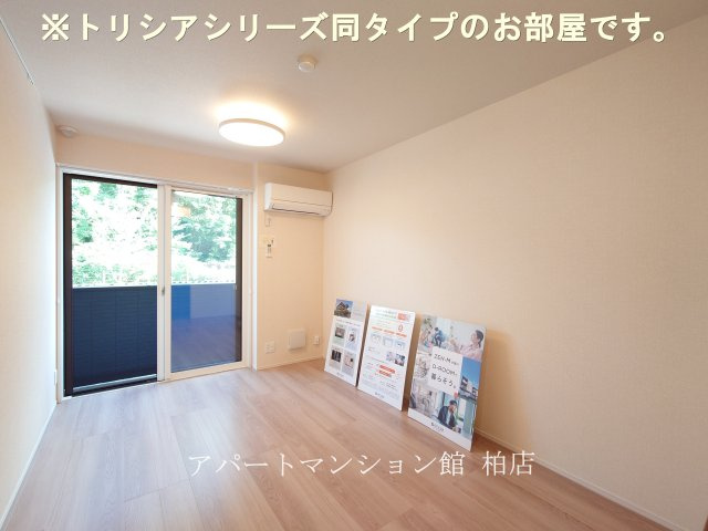 ラフィーユⅡの居間・リビング|同施工会社、同型タイプです／※現況優先