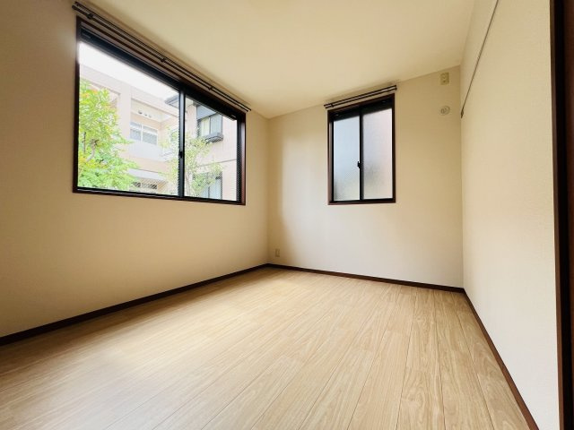 【洋室】ソルレヴァンテⅢ 
