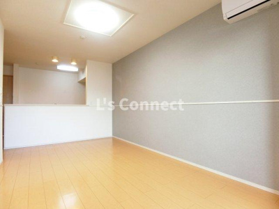 【居間・リビング】 | ボルックスⅥ | アクセントクロス仕様のＬＤＫ。