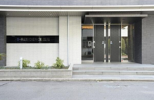 LaDouceur黒川のエントランス