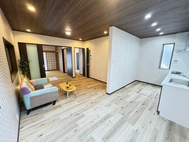 堺市西区上436－12の洋室